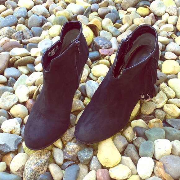 Carlos Santana Shoes - Chelsea Boot Black Ankle Booties Women’s 9.5